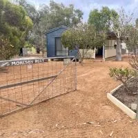 Cosy Cottage in Geraldton - "Moresby Rest", hotel v mestu Bluff Point