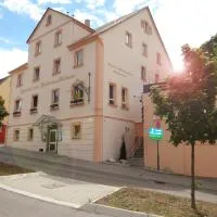 Hotel-Restaurant Zum Goldenen Hahnen, hotel a Markgröningen