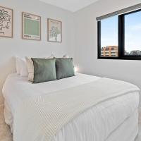 Elegant Collingwood Apartment with City Views, hotel in Collingwood, Melbourne