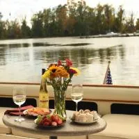 Charming Yacht on Catskill Creek, ξενοδοχείο σε Catskill