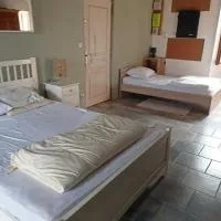 Chambre triple, hotel i Thorigné-sur-Dué