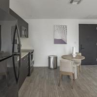 Landing - Modern Apartment with Amazing Amenities (ID1401X723), hotel em Downtown Fort Lauderdale, Fort Lauderdale