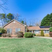 Lovely Charlotte Home with Yard 9 Mi to Uptown!