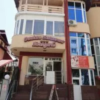 Pensiune Restaurant Avangarde, ξενοδοχείο στο Πιτέστι