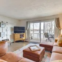 Lakefront Moneta Home w/ Community Dock!, hotel v destinaci Moneta