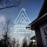 Gîte du lac Poisson Blanc，Notre-Dame-du-Laus的飯店