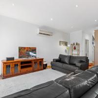 Nice & Quiet 2-Bed by Shops & Airport, hotel a prop de Essendon Fields Airport - MEB, a Melbourne