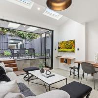 Charming 3-bed Cottage with a Courtyard, hotell i Balmain, Sydney