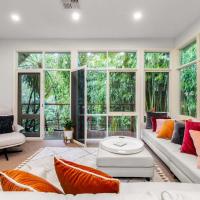 Leafy Retreat with Deck & City Convenience, hotell i Cremorne i Sydney