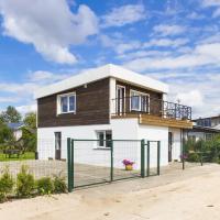 4 Bedroom House with Playground, BBQ & Free Parking、リガのホテル