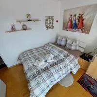 Joli studio avec terrasse et vue POUR NON FUMEURS, hotel en Belmont-sur-Lausanne