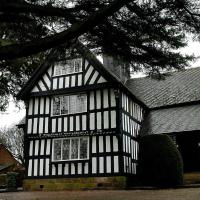 The Old Hall Country House, hotel in Madeley
