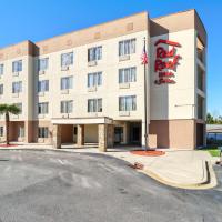 Red Roof Inn & Suites Fayetteville-Fort Bragg, hotel perto de Aeroporto Regional de Fayetteville - FAY, Fayetteville