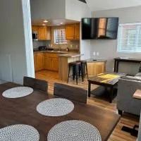 Private Cabin 21 with Jacuzzi Pet Friendly, hotel u gradu Smith River