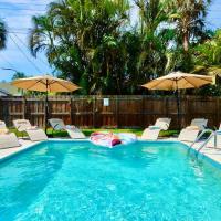 The Periwinkle, a heated pool home 10 min to beach, hotel in East Naples, Naples