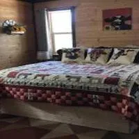 Farm House Cabin, Patio, TV Room, Games, BBQ, Campfire, Hotel in Verdure