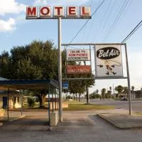 Bel-Air Motel, hotel u gradu 'Alice'