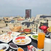 Queens Suite Hotel, hotel in Beiroet