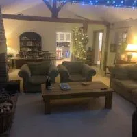 Relaxing country cottage bungalow, hotel in Yaxley
