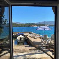Seafront Studio Apartment "Villa Laura" โรงแรมในกอร์จูลา