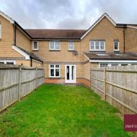 Bracknell - 2 Bedroom House With Garden and Parking