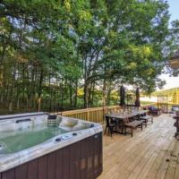The Bumble Bee Hive 7-Bedroom House w/ Hot Tub, hotel near Garrett County - ODM, Accident