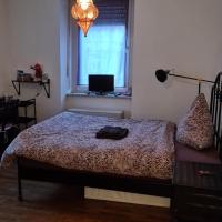 Gemütliches Zimmer in einer Altbauwohnung in der Stadt