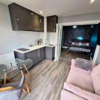 Boutique Annexe Close To Central Norwich & Airport، فندق بالقرب من مطار نورويتش الدولي - NWI، نورويتش