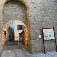 maison de village atypique, hotel di Saint-Geniès-de-Fontedit