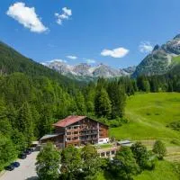 IFA Breitach Apartments Kleinwalsertal, hotel v destinaci Mittelberg
