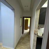 بالقرب من مدينتي شقه مميزه جديده ثلاث غرف وحمامين, hotel poblíž Capital International Airport - CCE, Badr