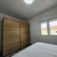 Descubre Cantabria! Piso con 3 habitaciones, con capacidad hasta 5 personas! Alojamiento entero!, hotel en Sarón