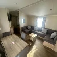 4 Bed 10 Berth Caravan Seawick Holiday Park, hotel v destinácii Saint Osyth