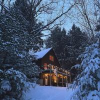 Balsam Ridge - Family Friendly Chalet Close to Skiing!, מלון בבת'ל