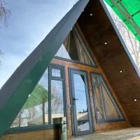 Dolinka Lodge โรงแรมในDzhergalan