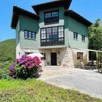 Acogedora casa en Arangas Cabrales, hotell i Arenas de Cabrales