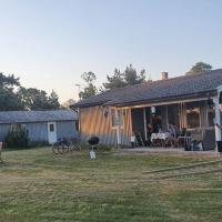 Fantastiskt hus på fårö, מלון בפארו