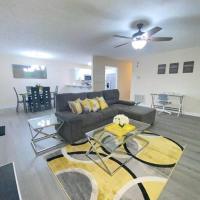 A Touch of Sunshine Ideal For Long Term Stays, hotel poblíž Simmons Army Airfield - FBG, Fayetteville