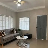 Japandi Home B - Fully Aircon, WIFI, Hot shower, 24hGuard, Center, near Malls、ジェネラル・サントスにあるGeneral Santos International (Buayan) Airport - GESの周辺ホテル