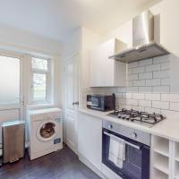 Cozy 3 bedroom apartment in Brixton, hotel in Herne Hill, London