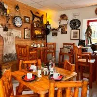 Hotel Le Ranch، فندق في Brûlon
