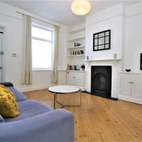 Cosy 2 bedroom Victorian townhouse in the town Centre
