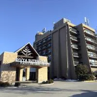 Divya Sutra Plaza and Conference Centre, Vernon, BC, ξενοδοχείο σε Βερνόν