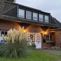 Schumacher's Landhaus - Bücherhotel, hotel en Friedeburg
