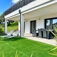 Bas de villa avec jardin idéalement situé entre Ajaccio et Porticcio, מלון בBastelicaccia