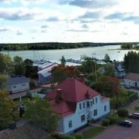 Vanha Kanttorila ,Huone B pohjakerroksessa, hotel i Loviisa