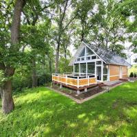Entire beautiful lakefront house, hotel poblíž Letiště Stockholm Västerås - VST, Västerås