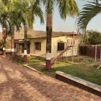 Nargis Farm Resort, hotel em Murud