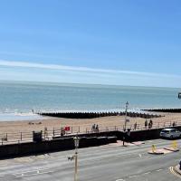 "The Nautical" Pet Friendly Seafront Apartment