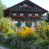 Landhaus Caesar - Hotel Garni – hotel w mieście Bad Heilbrunn